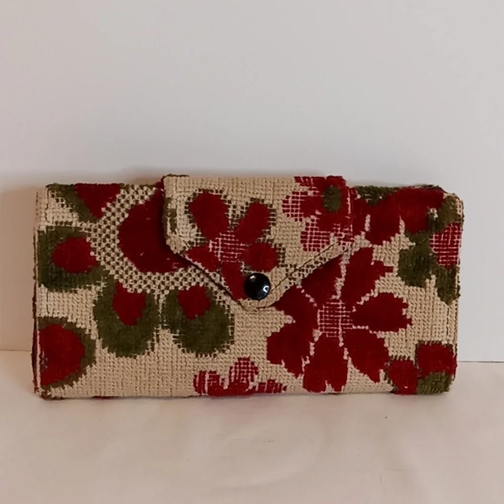 VINTAGE Floral Petite Point Tapestry & Leather Tri-fold Wallet / Clutch